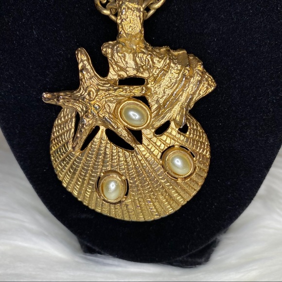 ๐2 for $25-Vintage Gold Tone Sea Shell Necklace - Picture 3 of 9
